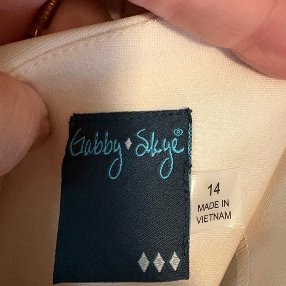 Gabby Skye White Floral Maxi Dress - Picture 5 of 5